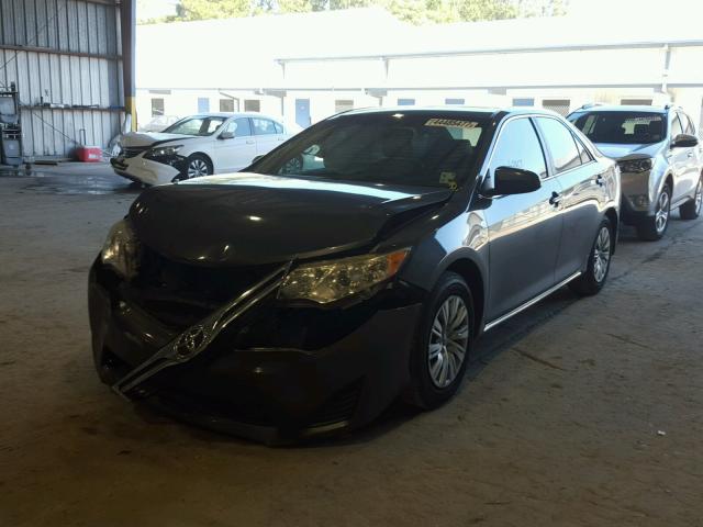 4T4BF1FK3DR320869 - 2013 TOYOTA CAMRY L 灰色 照片 2