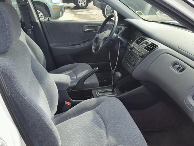 JHMCG56461C014435 - 2001 HONDA ACCORD LX WHITE photo 5