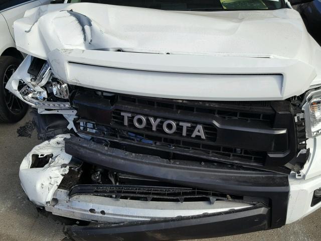 5TFDY5F14HX616178 - 2017 TOYOTA TUNDRA CRE WHITE photo 7