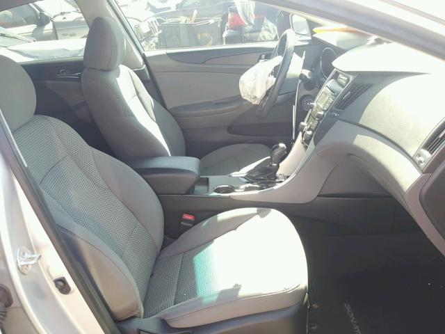 5NPEB4AC3CH466819 - 2012 HYUNDAI SONATA GLS SILVER photo 5