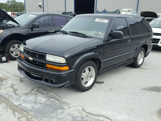 1GNCS18W22K150809 - 2002 CHEVROLET BLAZER BLACK photo 2