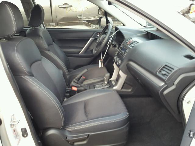 JF2SJGDC0FH520830 - 2015 SUBARU FORESTER 2 WHITE photo 5