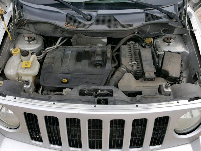 1J4FT48B19D109811 - 2009 JEEP PATRIOT LI SILVER photo 7