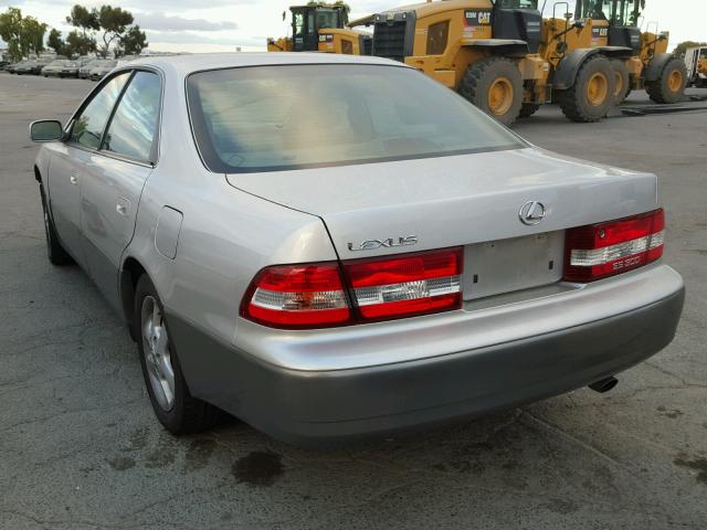 JT8BF28G410303402 - 2001 LEXUS ES 300 SILVER photo 3