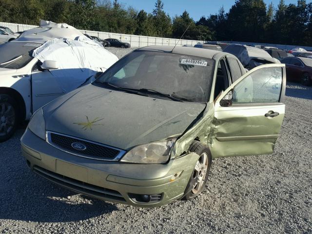 1FAHP34N37W104310 - 2007 FORD FOCUS ZX4 GREEN photo 2