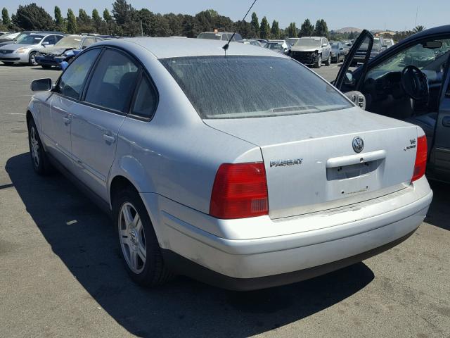 WVWEH63B71E033452 - 2001 VOLKSWAGEN PASSAT GLX SILVER photo 3
