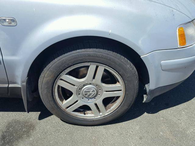 WVWEH63B71E033452 - 2001 VOLKSWAGEN PASSAT GLX SILVER photo 9