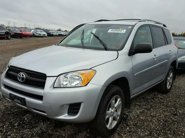 2T3ZF4DV0CW117614 - 2012 TOYOTA RAV4 SILVER photo 2