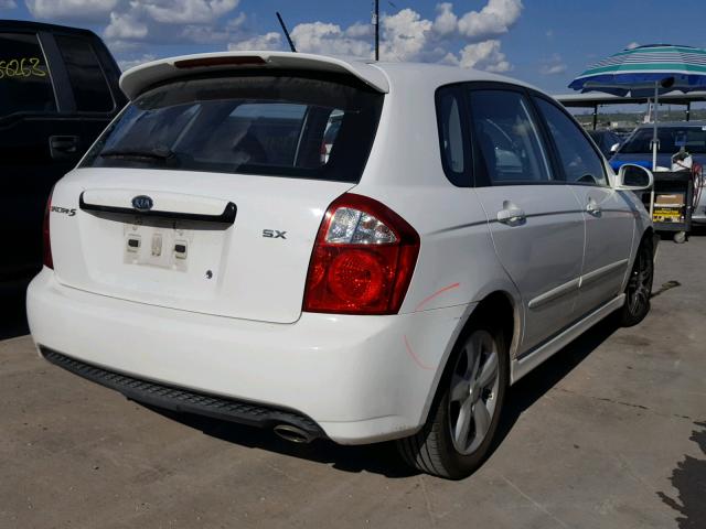 KNAFE161275003719 - 2007 KIA SPECTRA5 S WHITE photo 4