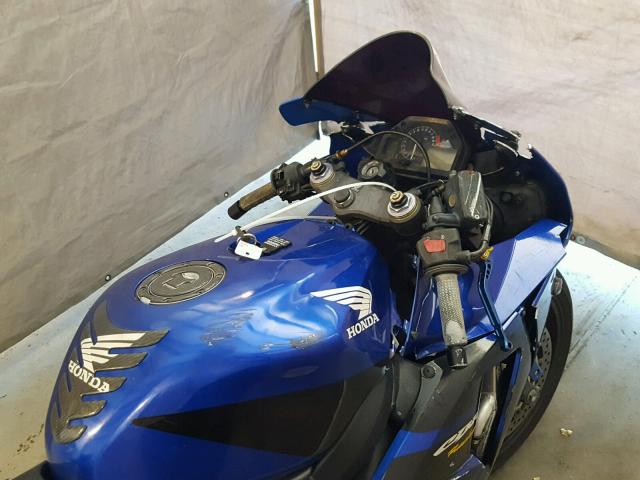 JH2PC37005M206150 - 2005 HONDA CBR600 RR BLUE photo 5