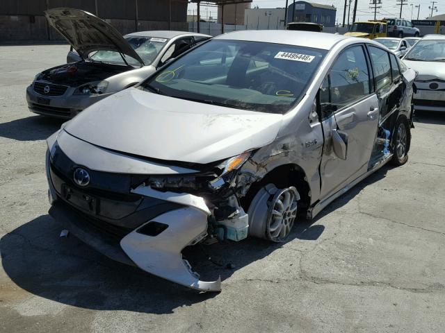 JTDKARFP8H3037113 - 2017 TOYOTA PRIUS PRIM ვერცხლისფერი ფოტო 2