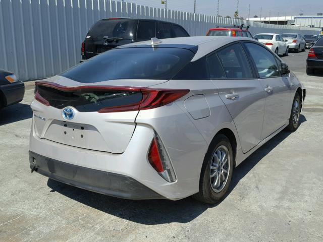 JTDKARFP8H3037113 - 2017 TOYOTA PRIUS PRIM ვერცხლისფერი ფოტო 4