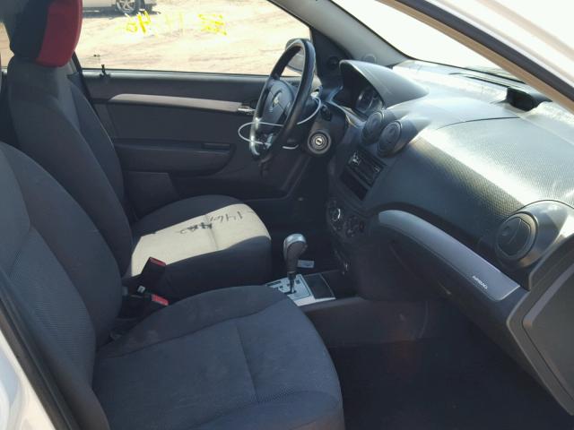 KL1TD5DE8AB116371 - 2010 CHEVROLET AVEO LS WHITE photo 5