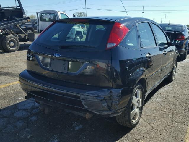 1FAHP37N07W339601 - 2007 FORD FOCUS BLACK photo 4