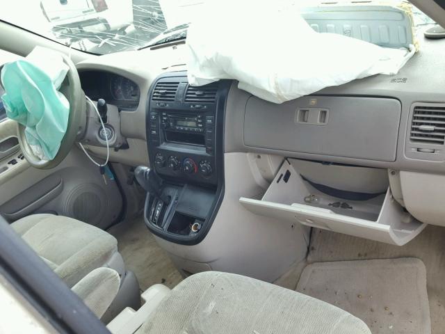 KNDUP132056746260 - 2005 KIA SEDONA EX TAN photo 9