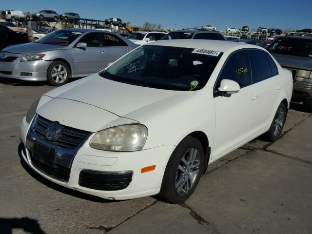 3VWRF71K46M663377 - 2006 VOLKSWAGEN JETTA WHITE photo 2