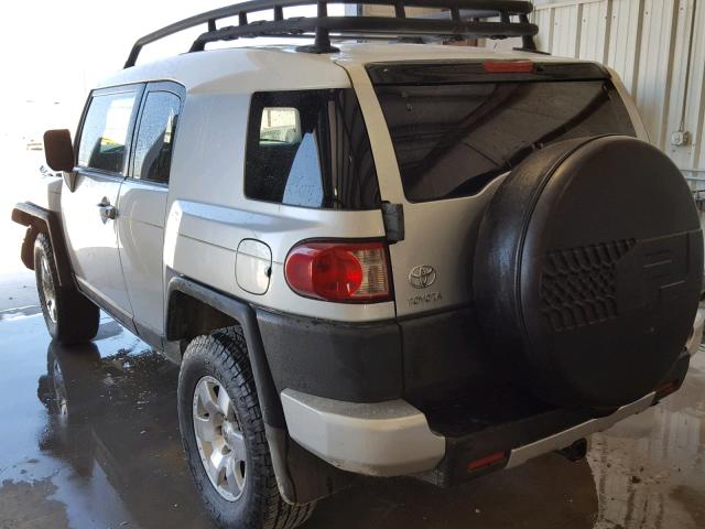 JTEBU11F08K020024 - 2008 TOYOTA FJ CRUISER SILVER photo 3