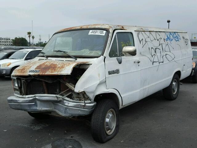 2B7KB31Z2KK326837 - 1989 DODGE RAM VAN B3 WHITE photo 2