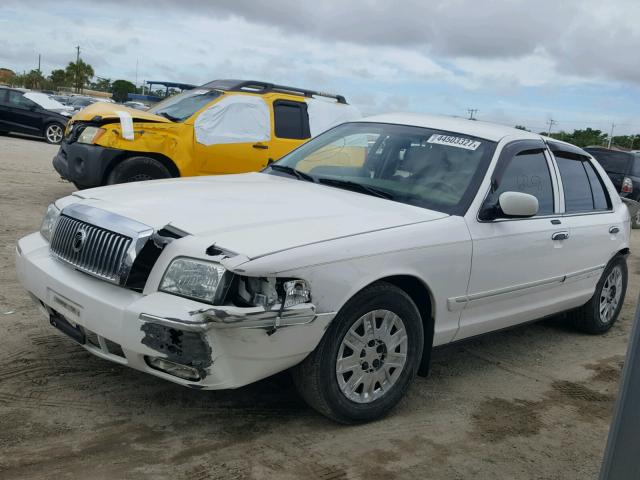 2MEFM74V57X623976 - 2007 MERCURY GRAND MARQ WHITE photo 2