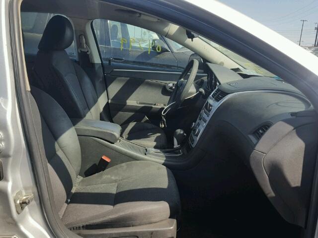 1G1ZC5E17BF177294 - 2011 CHEVROLET MALIBU 1LT ვერცხლისფერი ფოტო 5