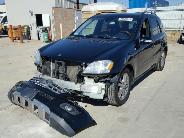 4JGBB75E66A091094 - 2006 MERCEDES-BENZ ML 500 BLACK photo 2