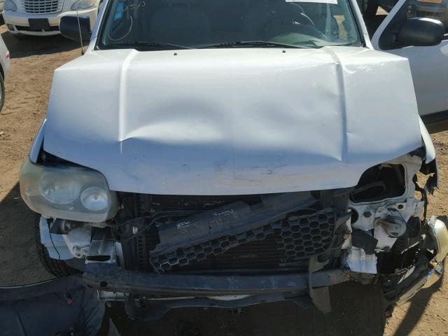 1FMYU93145KA05418 - 2005 FORD ESCAPE XLT WHITE photo 7