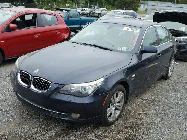 WBANV13549C151372 - 2009 BMW 528 XI BLUE photo 2