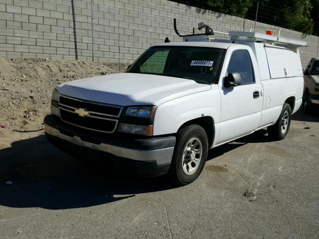 1GCEC14X27Z149073 - 2007 CHEVROLET SILVERADO WHITE photo 2