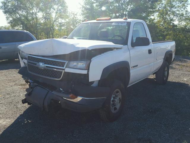 1GCHK24U75E293816 - 2005 CHEVROLET SILVERADO WHITE photo 2