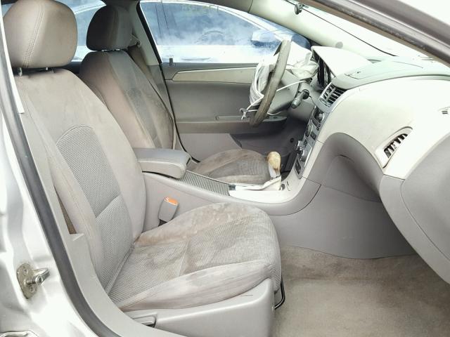 1G1ZG57B89F202322 - 2009 CHEVROLET MALIBU LS ვერცხლისფერი ფოტო 5