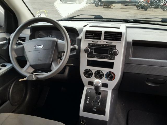 1J8FT470X8D608586 - 2008 JEEP COMPASS SP GOLD photo 9