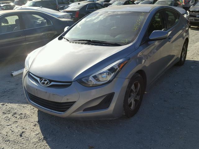 5NPDH4AEXFH576718 - 2015 HYUNDAI ELANTRA SE SILVER photo 2