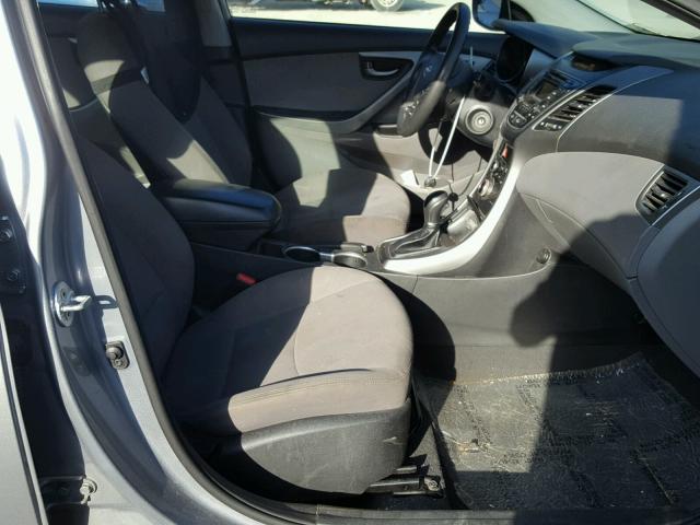 5NPDH4AEXFH576718 - 2015 HYUNDAI ELANTRA SE SILVER photo 5