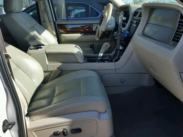 5LMJJ2J52EEL01413 - 2014 LINCOLN NAVIGATOR WHITE photo 5