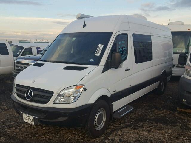 WD4PE8CC8B5568271 - 2011 MERCEDES-BENZ SPRINTER 2 WHITE photo 2