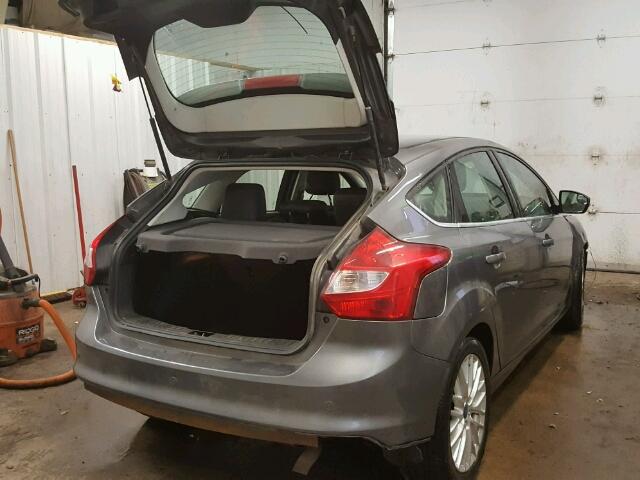 1FAHP3M29CL177134 - 2012 FORD FOCUS GRAY photo 4