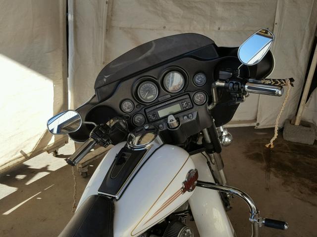 1HD1FC4197Y711827 - 2007 HARLEY-DAVIDSON FLHTCUI WHITE photo 5