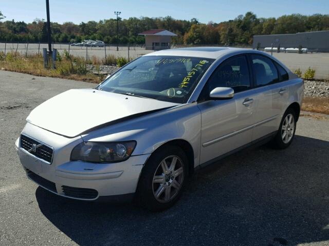 YV1MS382852105135 - 2005 VOLVO S40 2.4I SILVER photo 2