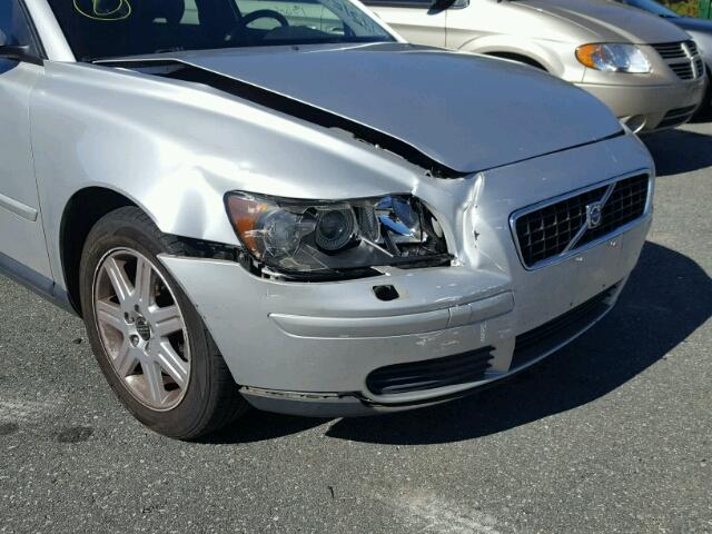 YV1MS382852105135 - 2005 VOLVO S40 2.4I SILVER photo 9