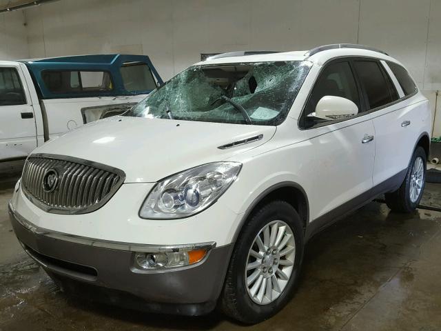 5GAKVAEDXBJ211278 - 2011 BUICK ENCLAVE CX WHITE photo 2