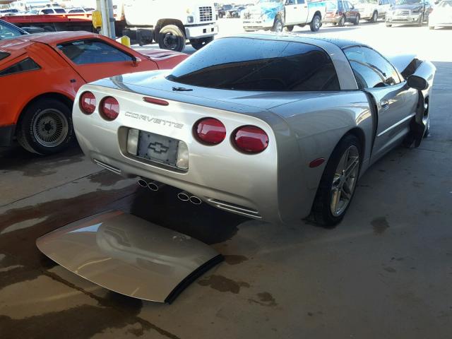 1G1YY22G545116121 - 2004 CHEVROLET CORVETTE SILVER photo 4