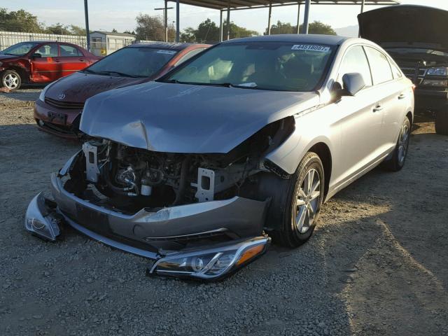 5NPE24AF4FH125928 - 2015 HYUNDAI SONATA SE GRAY photo 2