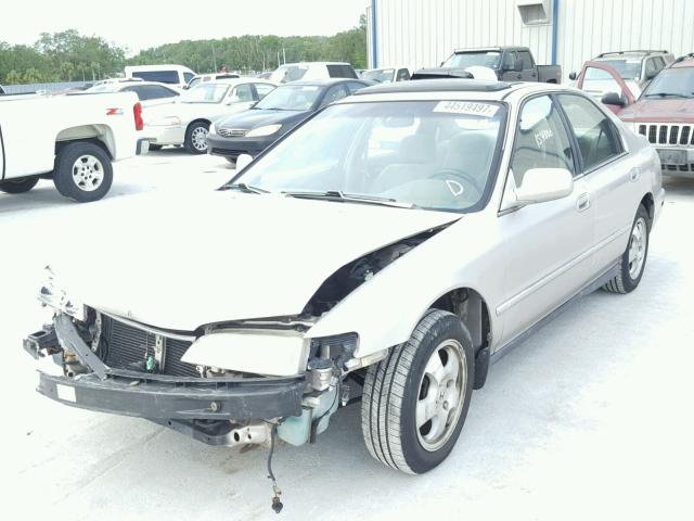 1HGCD5603VA150225 - 1997 HONDA ACCORD SE SILVER photo 2