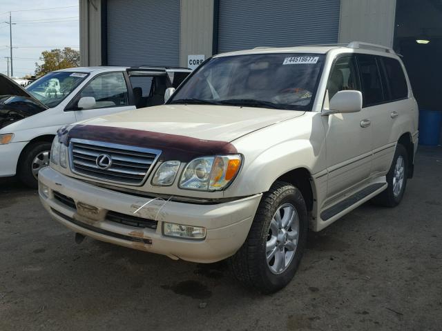 JTJHT00W443543951 - 2004 LEXUS LX 470 CREAM photo 2