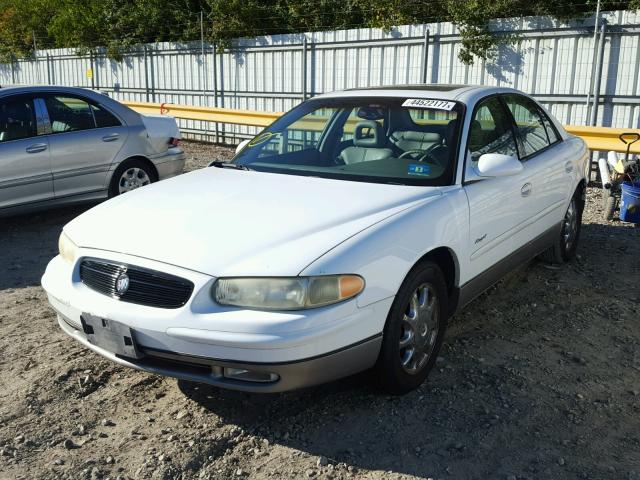 2G4WF5215X1561901 - 1999 BUICK REGAL WHITE photo 2