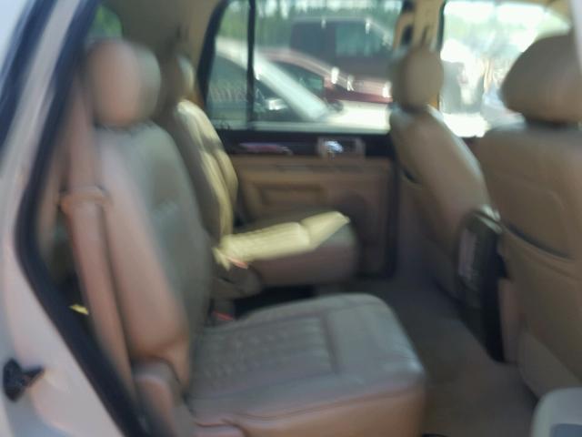 5LMFU28595LJ10666 - 2005 LINCOLN NAVIGATOR Biały zdjęcie 6