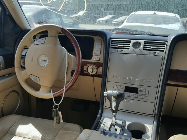 5LMFU28595LJ10666 - 2005 LINCOLN NAVIGATOR Biały zdjęcie 9