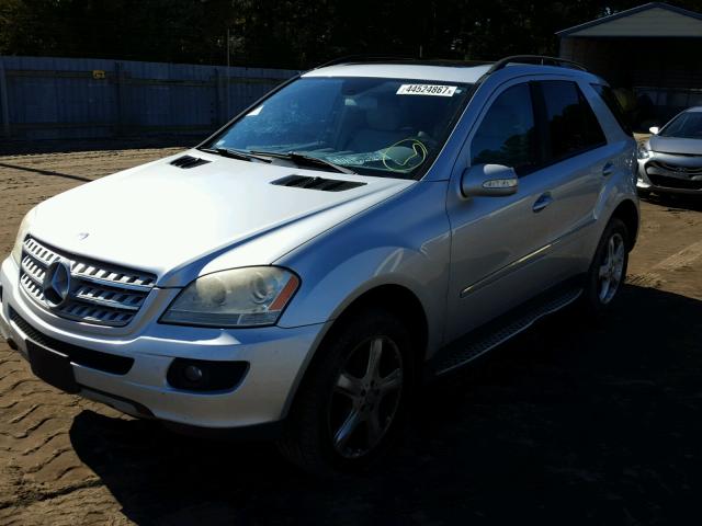 4JGBB86E68A335415 - 2008 MERCEDES-BENZ ML 350 SILVER photo 2