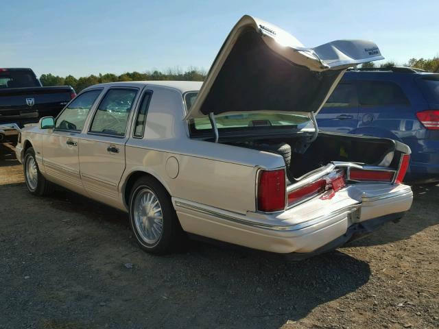 1LNLM83W5VY726652 - 1997 LINCOLN TOWN CAR C CREAM photo 3