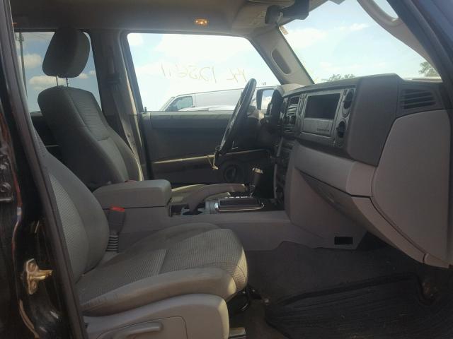 1J8HG48K46C352591 - 2006 JEEP COMMANDER BLACK photo 5